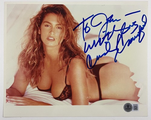 Cindy Crawford Sexy Signed 8" x 10" Photo (Beckett Authentication)