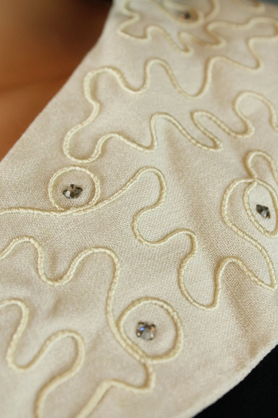 OFF WHITE Abito da cocktail vintage anni '40 taglia S nero scuro lana bianca senza maniche strass