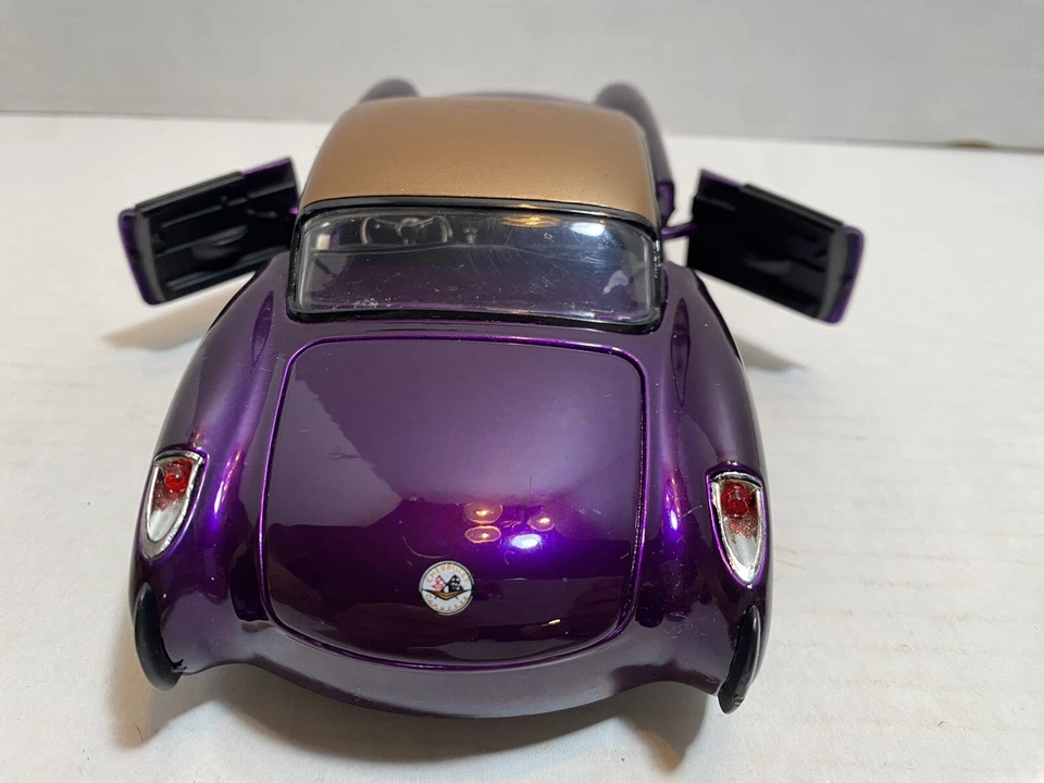 Batgirl 1957 Chevy Corvette 1:24 DC Comics Jada Metals Diecast - PreOwned - Image 3 of 4