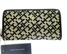 NEW TOMMY HILFIGER WHITE,BLACK CANVAS,GOLD LOGO,BLACK TRIM,ZIP WALLET CLUTCH