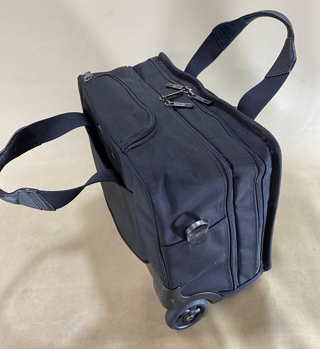 Victorinox Swiss Army Wheeled carry on Laptop Case Architecture