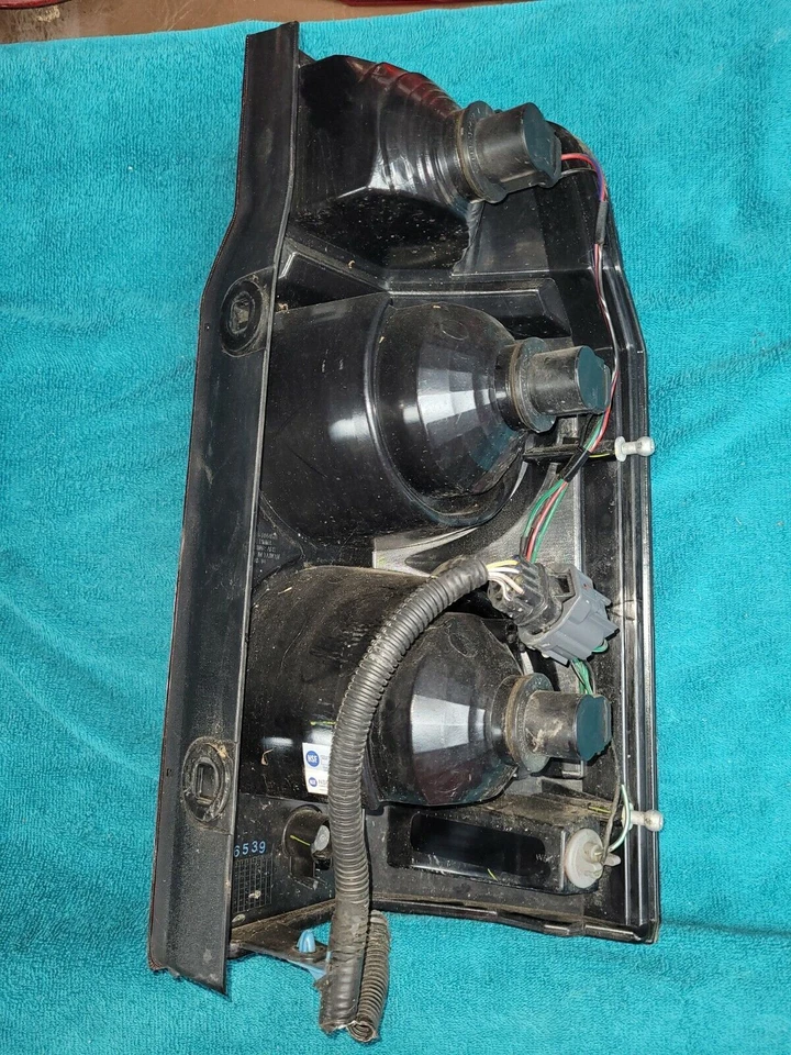 2006 2007 2008 2009 2010 JEEP COMMAND ЗАДНИЙ ФОНАРЬ ЛЕВЫЙ СО СТОРОНЫ ВОДИТЕЛЯ OEM  - Изображение 2 из 2