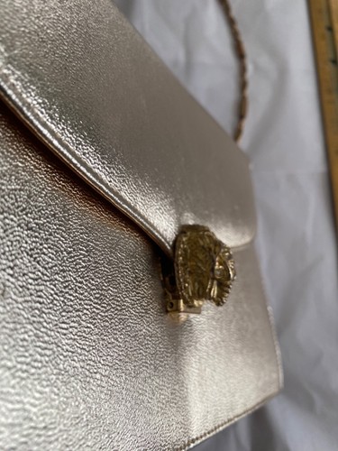 RARE Metallic Gold High Quality vintage bag with animal clasp - Picture 3 of 10