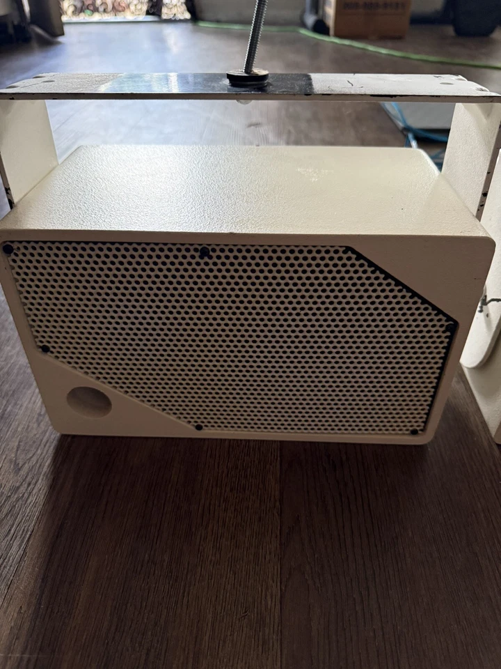 Altavoces bidireccionales de rango completo Eastern Acoustic Works EAW UB12S con soportes Foto 3 de 4