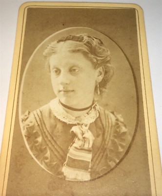 Antique Victorian American Young Lady, Choker Necklace! Aug 13