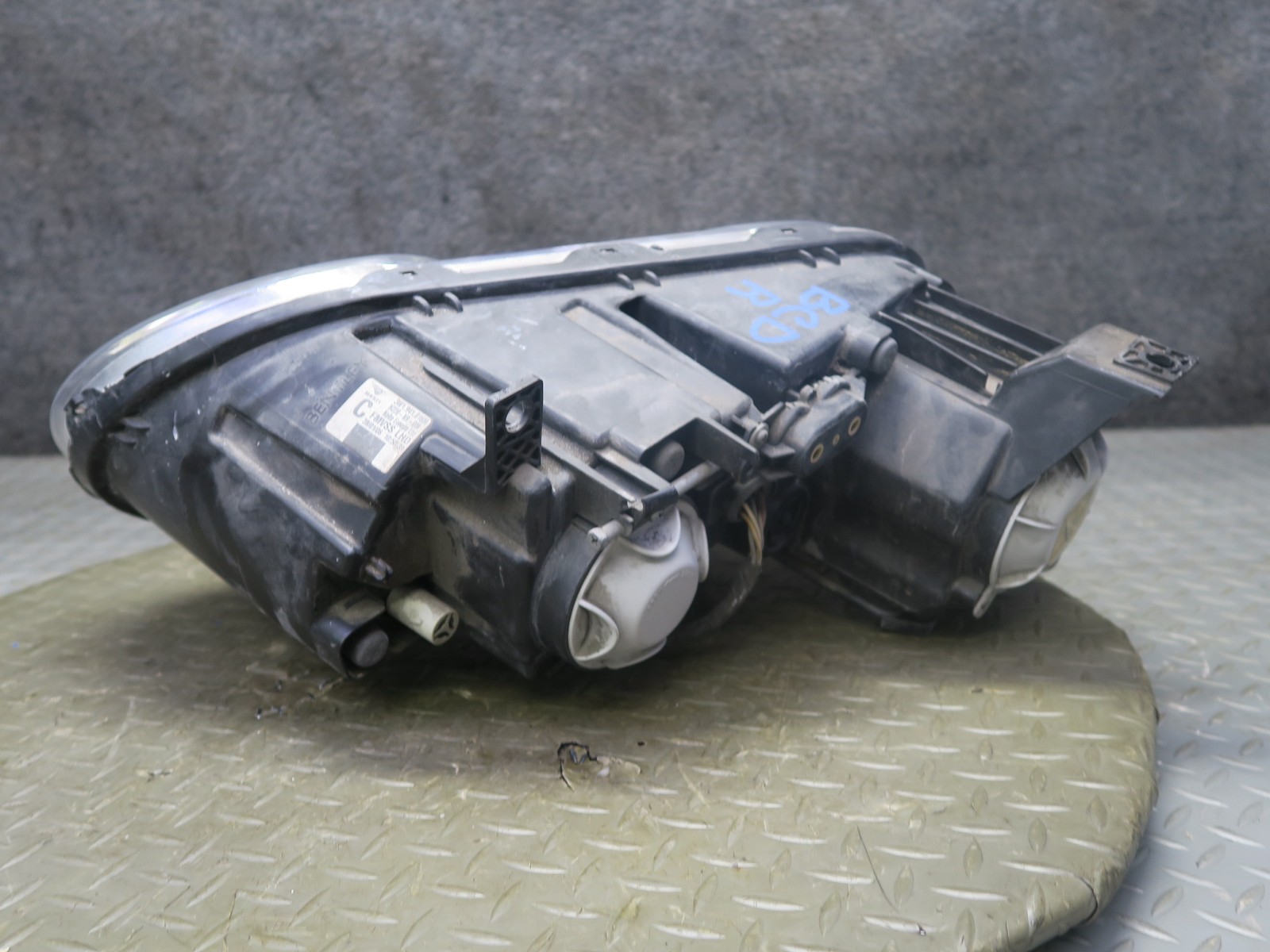 2006-2012 BENTLEY CONTINENTAL FLYING SPUR FRONT RIGHT XENON HID HEADLIGHT LAMP