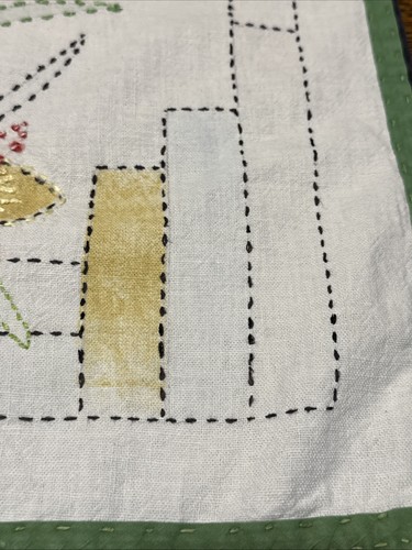 Vintage Table Runner Floral Embroidered Edged In Green Fabric 46” x 15” - Imagen 8 de 13