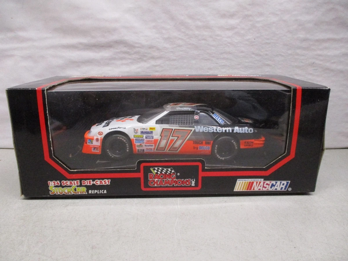 Darrell Waltrip Signed LE Ceramic Figurine (Salvino) | Pristine Auction - Foto 6