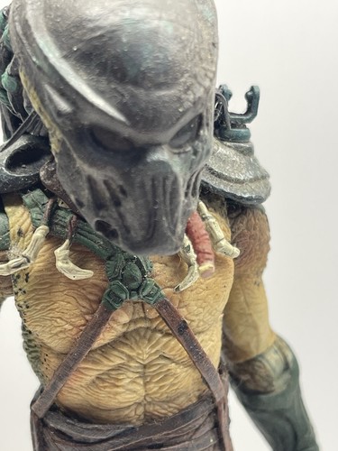 RARE NECA TRACKER PREDATOR 7" BROKEN TUSKS GOOD CONDITION - Picture 13 of 16