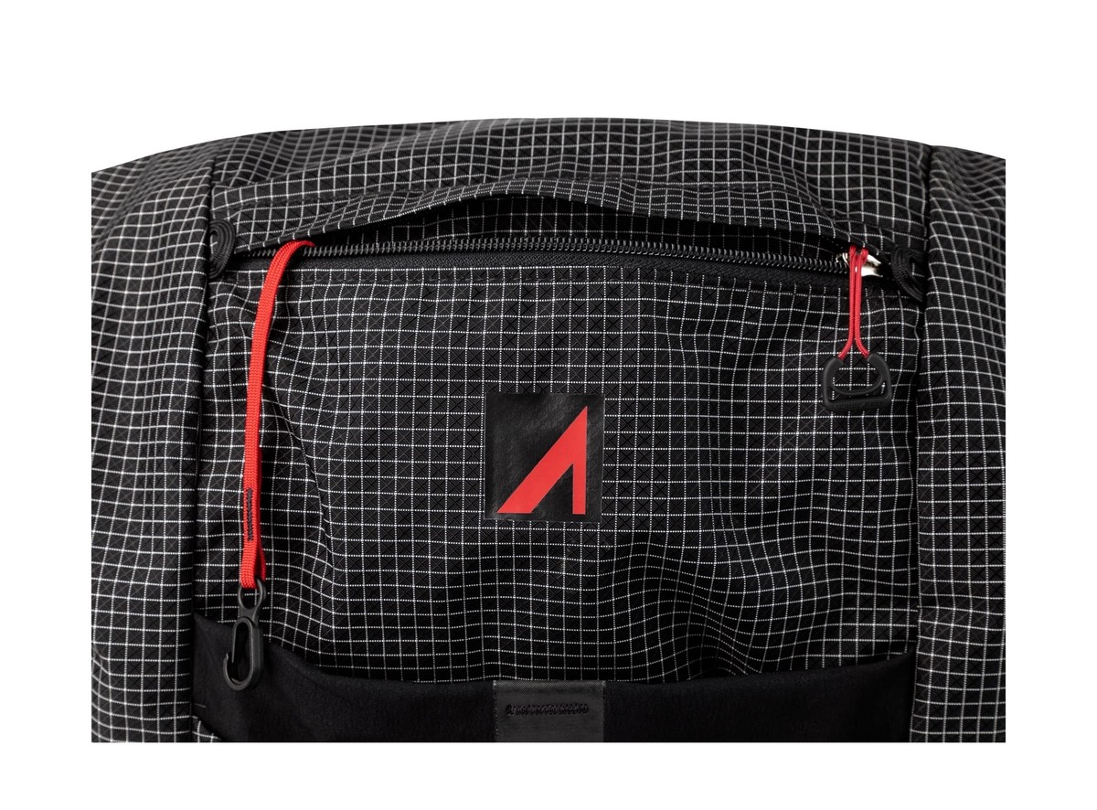 Ultraspire Epic XT Lightweight Multi-Day Unisex Hiking Backpack  (Pitch