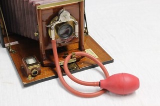 LAMPADINA E TUBO in gomma rossa di medie dimensioni per macchina fotografica antica Kodak Conley Century