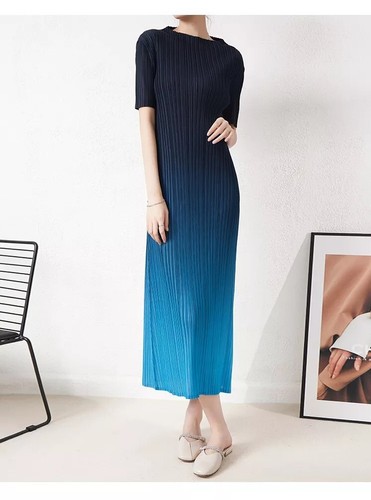 Maya Antonia Simple Elegant Pleated Plisse Gradient Colors/Slimming, Midi Dress - Picture 3 of 6