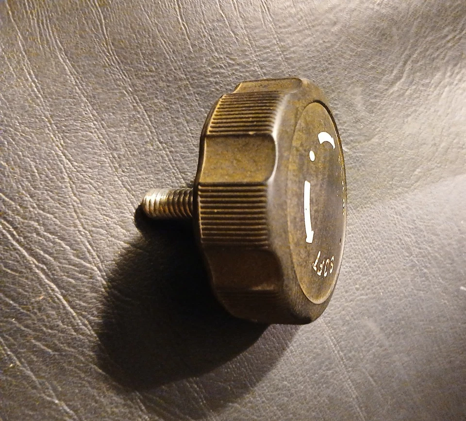 Botão de ajuste lombar do assento - Volvo 1969 140 144 142 145 USADO/COMO REMOVIDO - Imagem 2 de 4