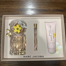 Brand New Marc Jacobs 3 pieces Daisy Eau So Fresh Eau de Toilette Gift Set
