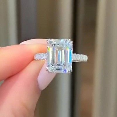 4 TCW Smaragdschliff Lab Moissanit Verlobungsring in 14k Weißgold vergoldet