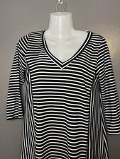 One Clothing Dress Womens Small Black White Stripe 3/4 Sleeve V Neck Rayon