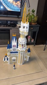 Lego Disney: The Disney Castle (71040) Complete w 2 minifigs without Manual