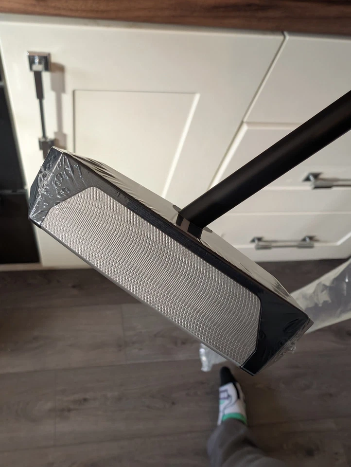 Lab Golf OZ.1i 34inch Right-Handed Black Putter  NEW - Image 2 of 4