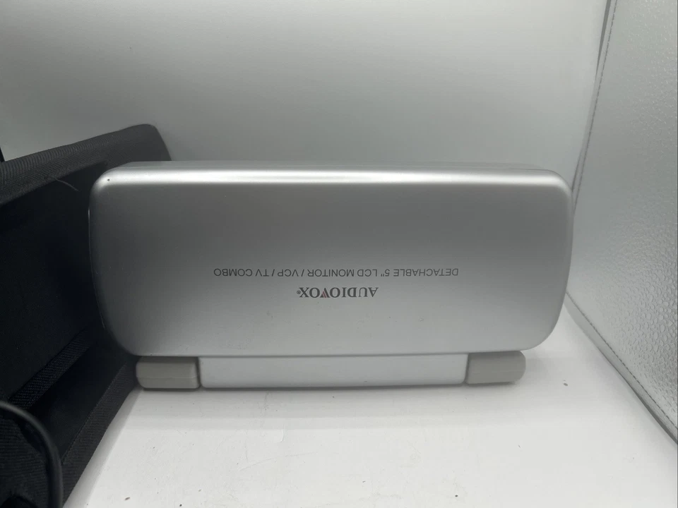 AUDIOVOX 5.6 " LCD Detachable Monitor VBP3000 with Case & S-video Hookup - Image 4 of 4