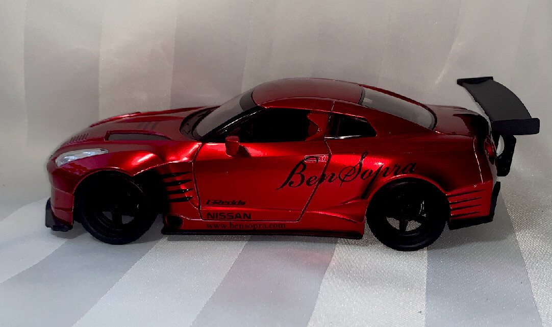 JDM TUNERS: 2009 Nissan GT-R (R35) Ben Sopra 1:24 Scale ( Candy