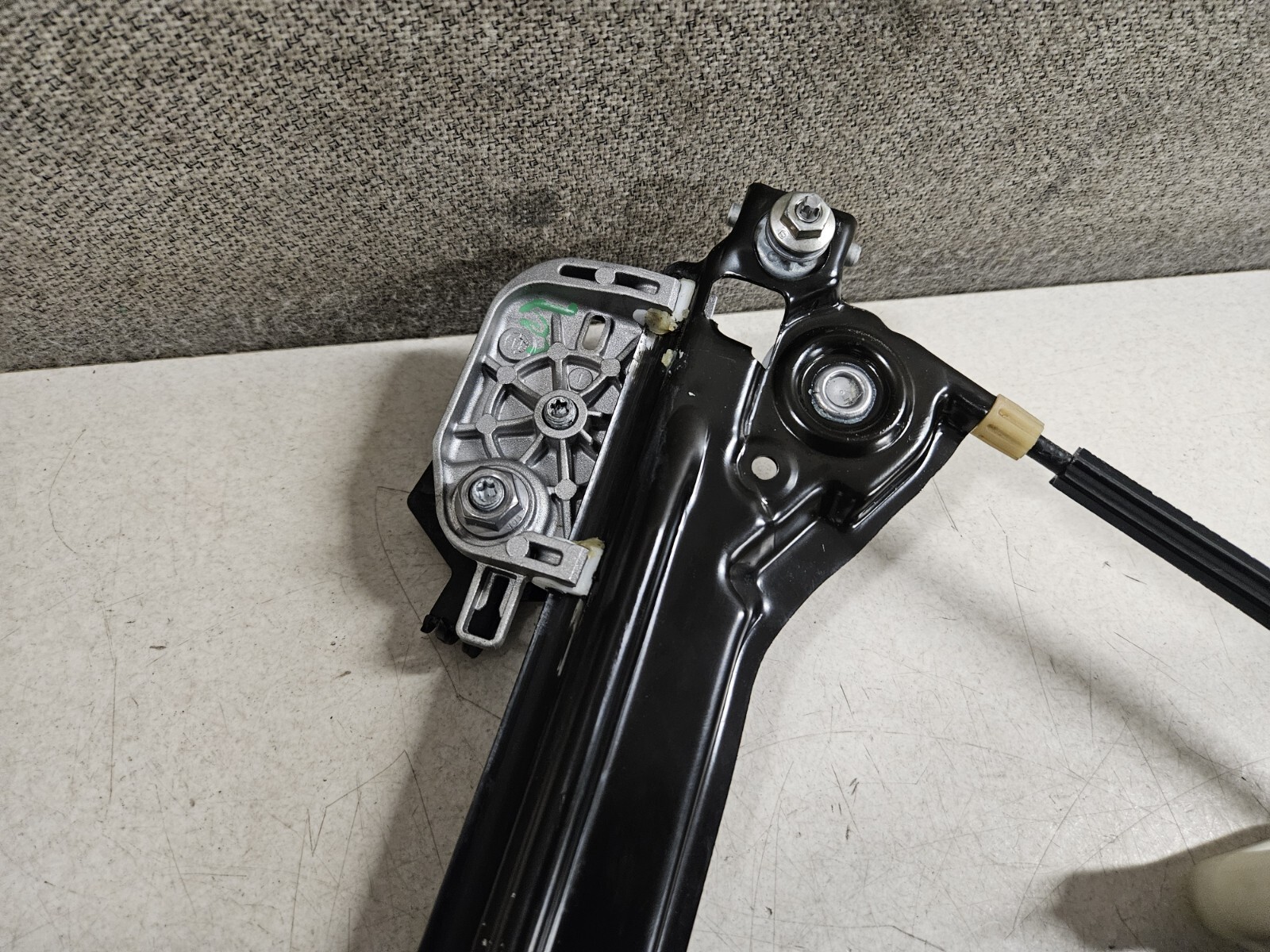 2014-17 Maserati Gihbli Passenger Front Window Regulator Motor Track OEM Tested