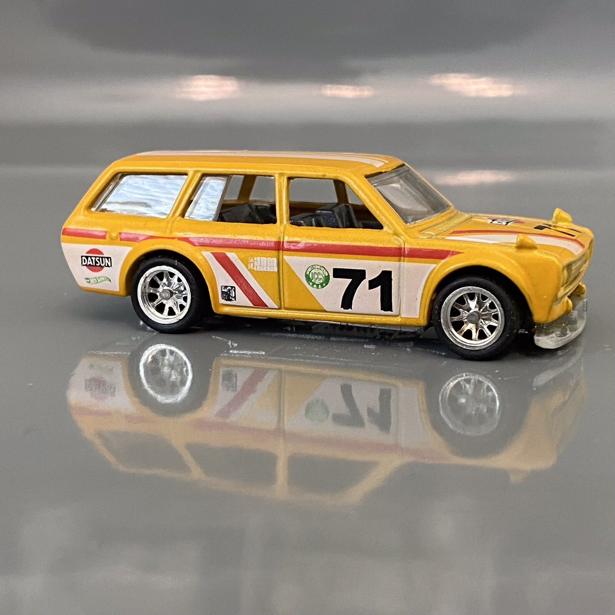 Hotwheels'71 DATSUN 510 WAGON yellow