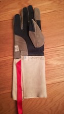 SUPERBE GANT D'ESCRIME EN CUIR POUR ENFANT, DROITIER, QUASI NEUF !!