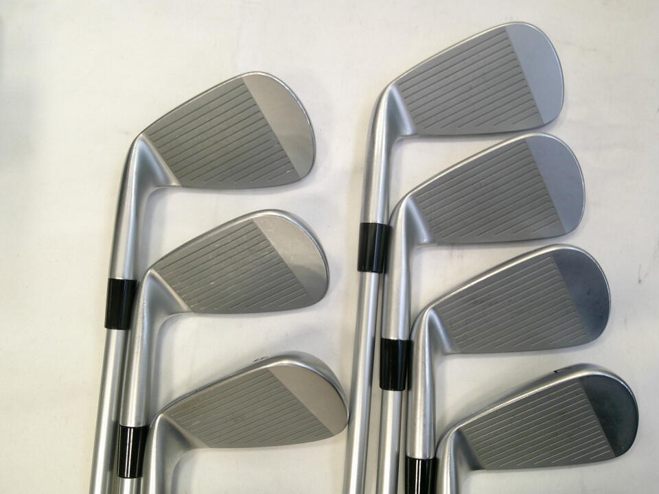TaylorMade Right Handed Iron Set P.7MC 4-9,P MCI 100 Flex X