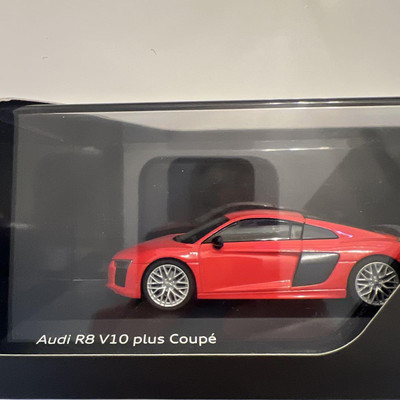 Audi R8 V10 plus Coupé ミニカー レッド Audi R8 V10 Plus Mini Car 1:43 Scale Red Audi Sport