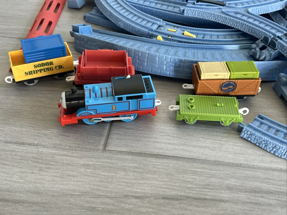 Thomas & Friends Trackmaster Risky Rails Bridge Drop Train Set + Train - Image 2 of 4