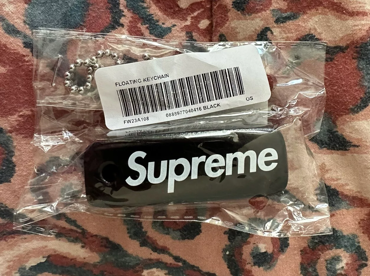 Porte clés Supreme Flottant Noir   23FW
