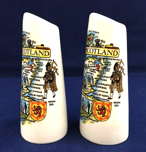 Scotland Insight Guides 1991 Travel Book Souvenir Salt & Pepper Shakers Vintage - Imagen 4 de 15