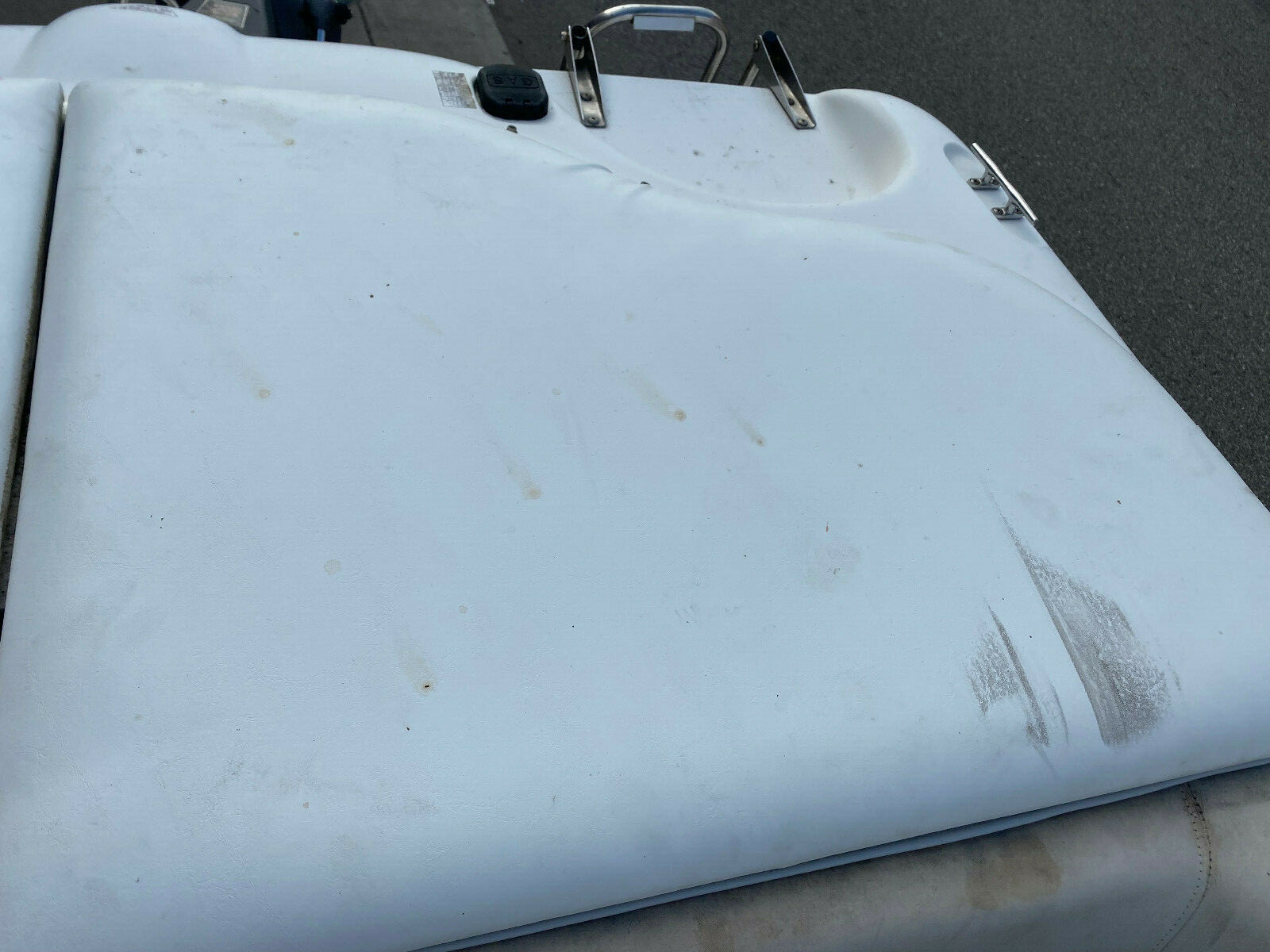 1996 SUNBIRD SPIRIT 170 Rear of the boat Engine Compartment Covers top