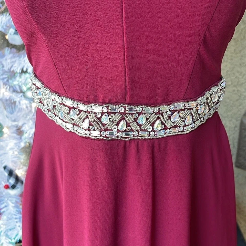 Windsor woman's burgundy prom bridesmaid formal gown, size 1/2 - Image 3 of 4