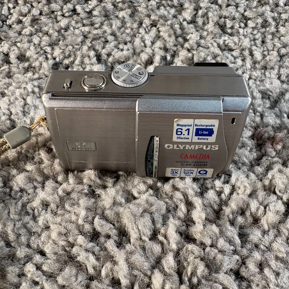 Solo cuerpo de cámara digital compacta Olympus Camedia C-60 con zoom Foto 3 de 4