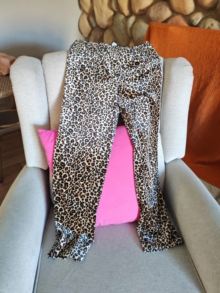 Pantalones capri Velvet by Graham & Spencer Only Hearts - Legging de salón elástico suave Foto 2 de 4