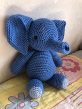 Elefante amigurumi all'uncinetto