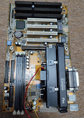 Gigabyte GA-6BXC ++ Pentium II ++ RAM 100 ++ AGP 2x ++ TOP Retro Win98