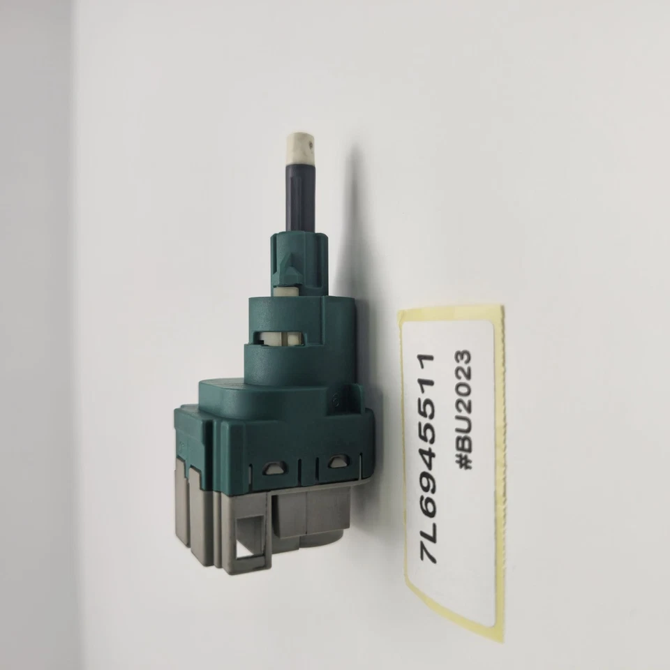 2004-2010 Volkswagen Touareg 1 Brake Light Switch 7L6945511 - Image 4 of 4