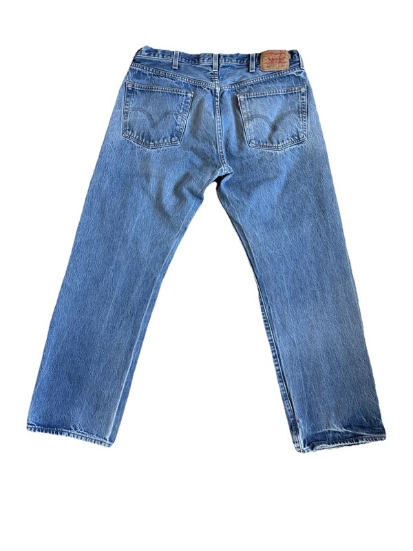 VTG Levi’s 501XX Jeans Size 34 x 29.5 (tag 38 x 34) Fades And Whiskers Broken In