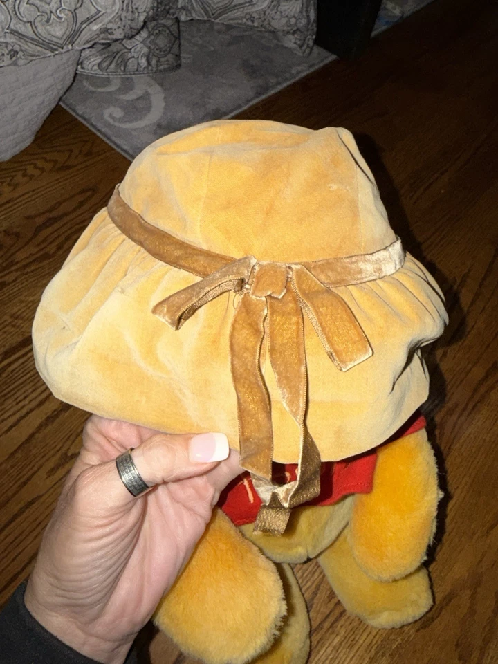 Vintage 1950s Charmer Velour Cloche Hat – Made in USA – Golden Velvet with Bow - Image 2 of 4