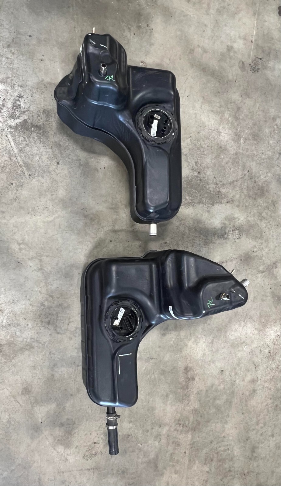 2016 Lamborghini Gas Fuel Tanks LH and RH side with Fuel Pumps
