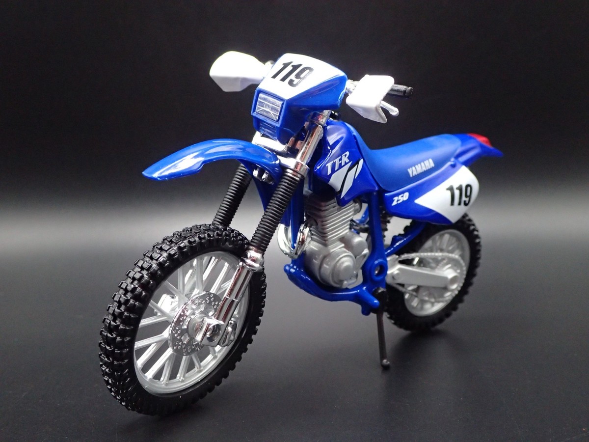 YAMAHA TTR 250 DIRT BIKE MOTORCYCLE BLUE 1/18 SCALE DIORAMA