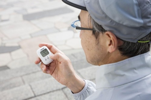 OMRON Pedometer White HJ-325-W Japan helth goods - Picture 4 of 7