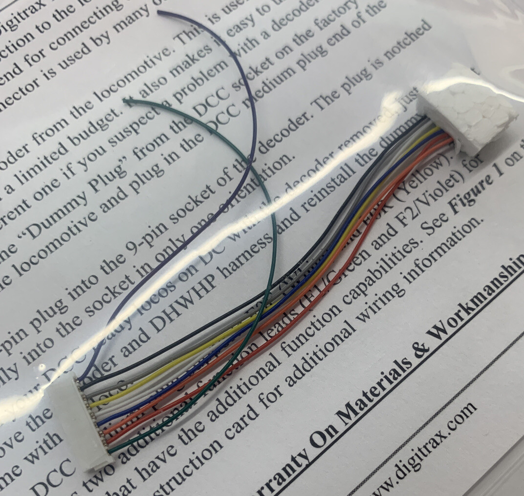 Digitrax - DH127P - HO 2-Function Mobile Decoder W/ 9 Pin To DCC Medium Plug 3 0 Harness - Foto 2