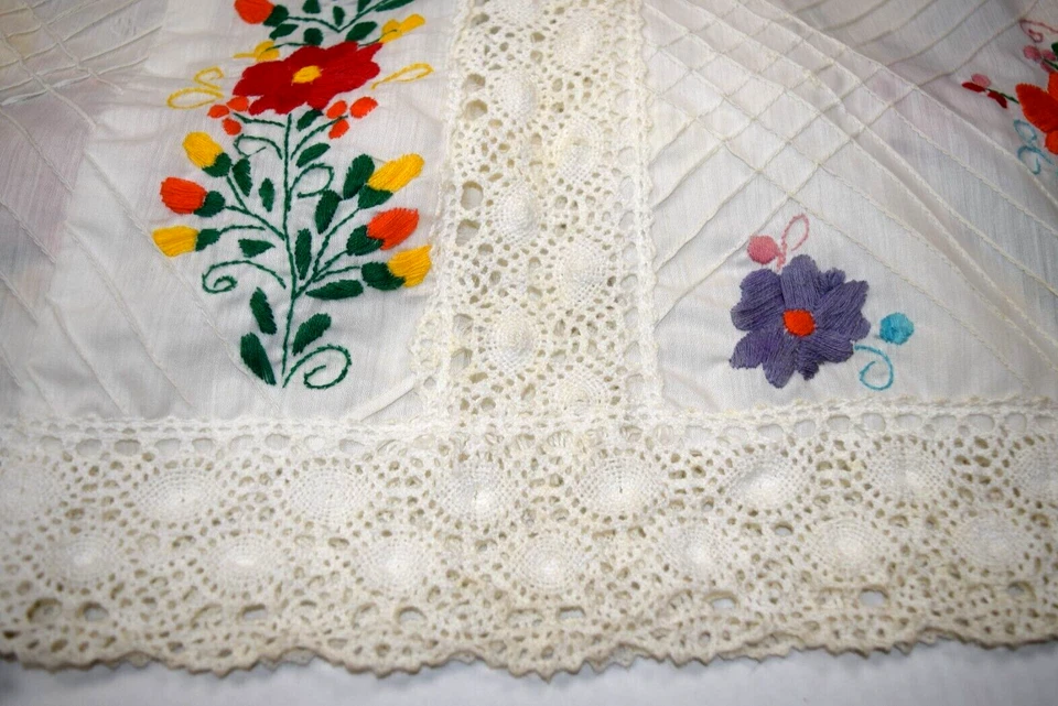 Vestido Vintage Talla S/M Años 70 Blanco Crochet Colorido Floral Bordado Cintura Imperio Foto 3 de 4