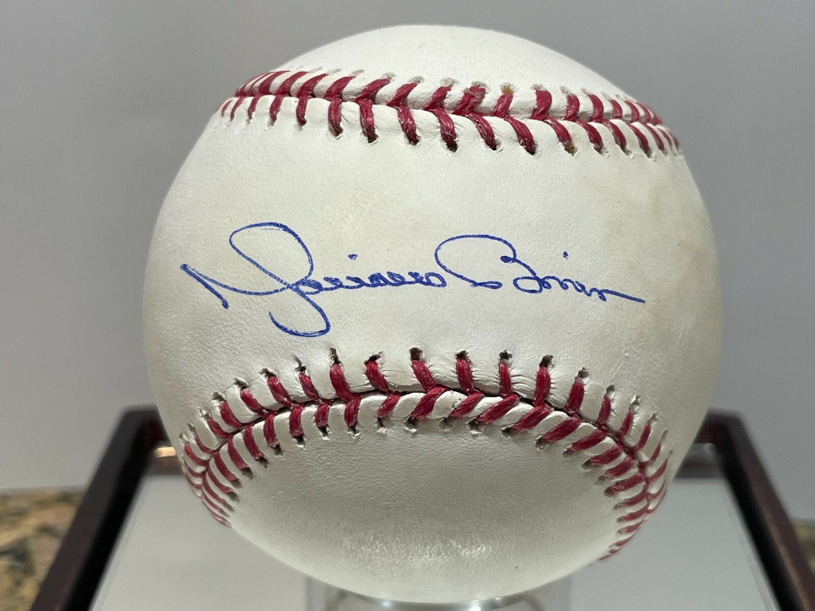 Mariano Rivera Signed Baseball with Glass Case Autograph COA Steiner NY Yankees - Picture 3 of 9