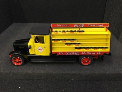 1:24 Danbury Mint - 1928 International Coca-Cole Delivery Truck