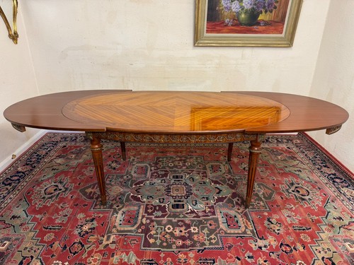EXCEPTIONAL QUALITY FRENCH KINGWOOD ORMOLU DECORATED EXTENDING OVAL DINING TABLE - Picture 9 of 18