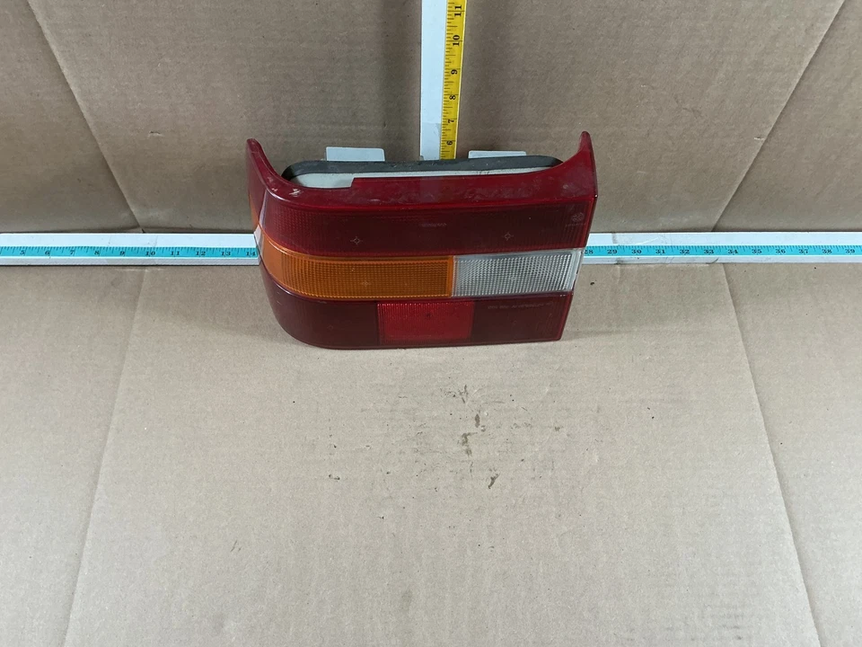 Задний левый задний фонарь со стороны водителя для Volvo 850 Sedan 1993-1994 годов выпуска от оригинального производителя - Изображение 4 из 4